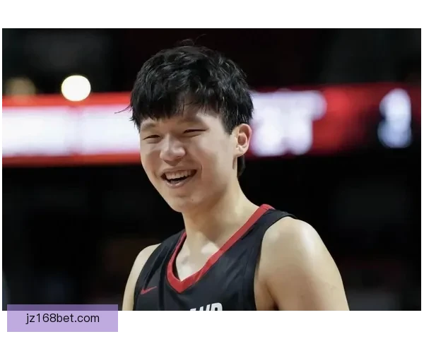 富尔茨迎来猛龙生涯首秀 接巴恩斯精准助攻轻松命中首球 富尔茨迎来猛龙生涯首秀 接巴恩斯精准助攻轻松命中首球