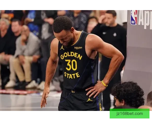勇士官方：库里完成全队对抗训练 本周末将进行伤情重新评估